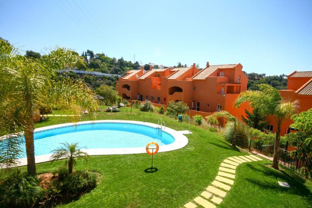 Lovely 2 Bedroom Apt Near Golf Los Lagos Elviria Marbella Exterior photo