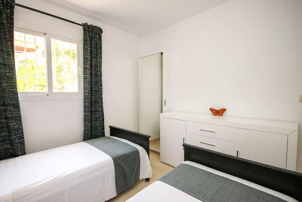 Lovely 2 Bedroom Apt Near Golf Los Lagos Elviria Marbella Exterior photo