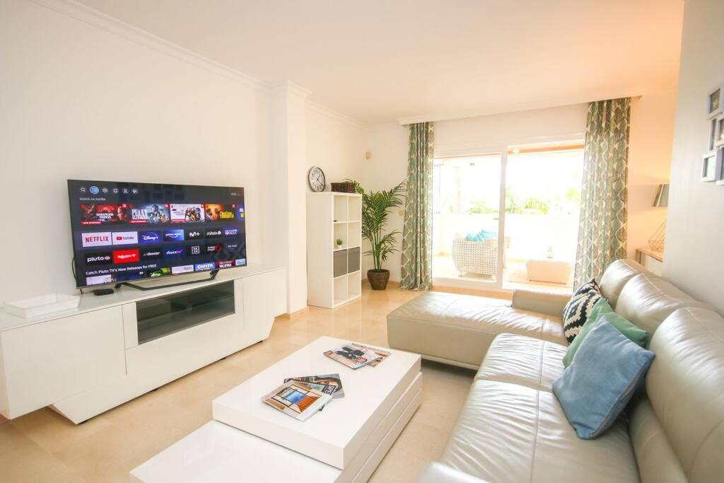 Lovely 2 Bedroom Apt Near Golf Los Lagos Elviria Marbella Exterior photo