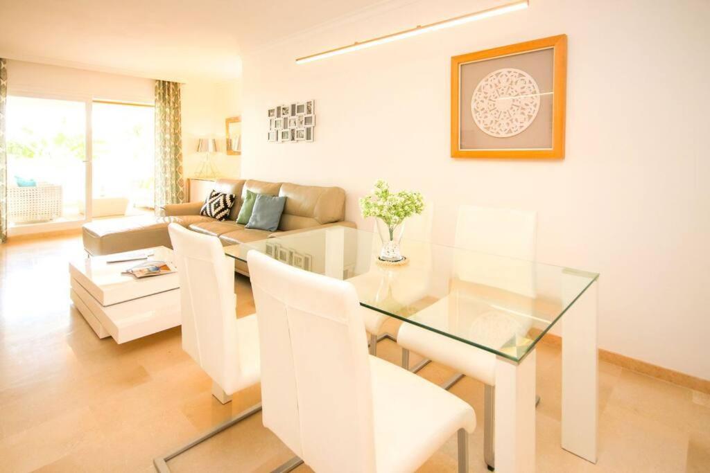 Lovely 2 Bedroom Apt Near Golf Los Lagos Elviria Marbella Exterior photo