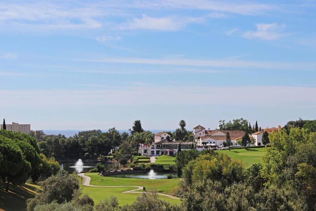 Lovely 2 Bedroom Apt Near Golf Los Lagos Elviria Marbella Exterior photo