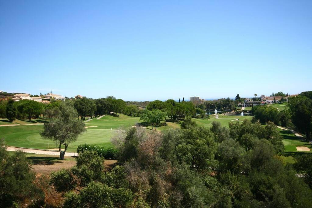 Lovely 2 Bedroom Apt Near Golf Los Lagos Elviria Marbella Exterior photo