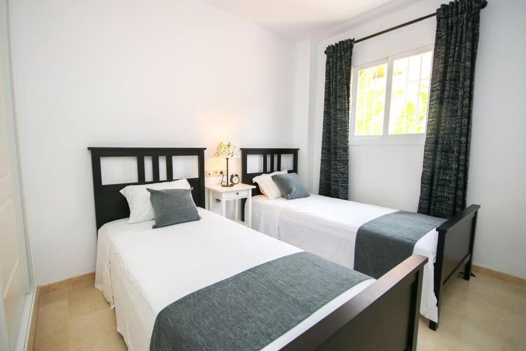 Lovely 2 Bedroom Apt Near Golf Los Lagos Elviria Marbella Exterior photo