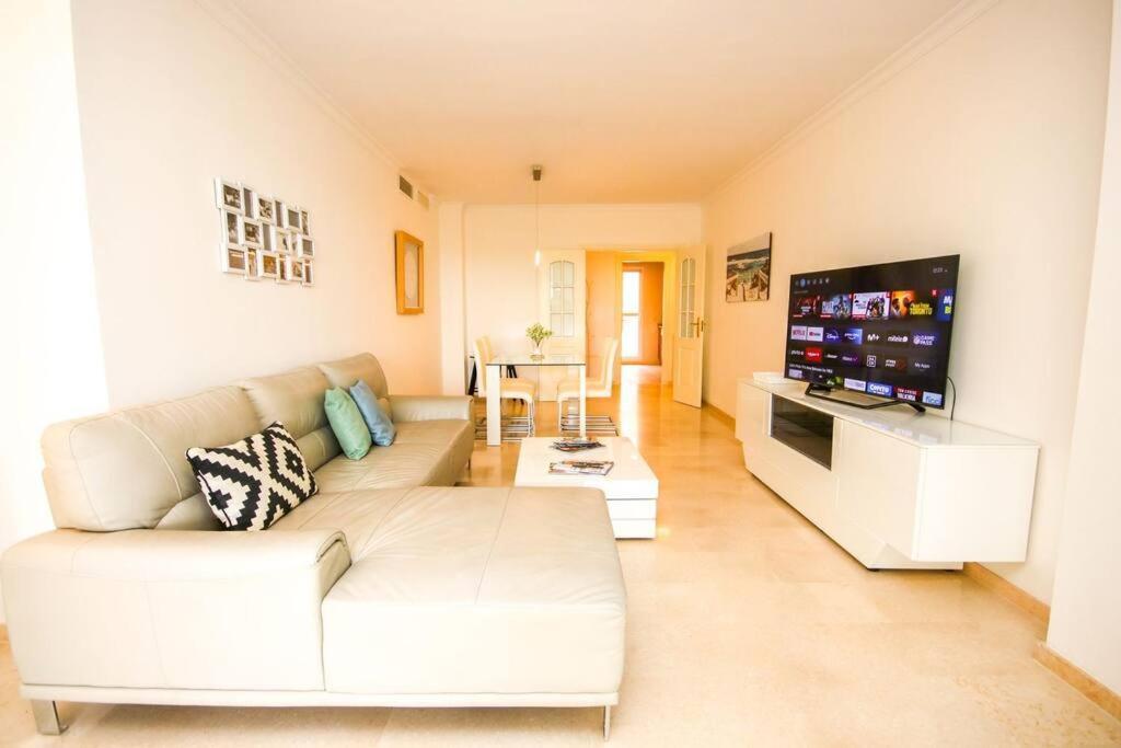 Lovely 2 Bedroom Apt Near Golf Los Lagos Elviria Marbella Exterior photo