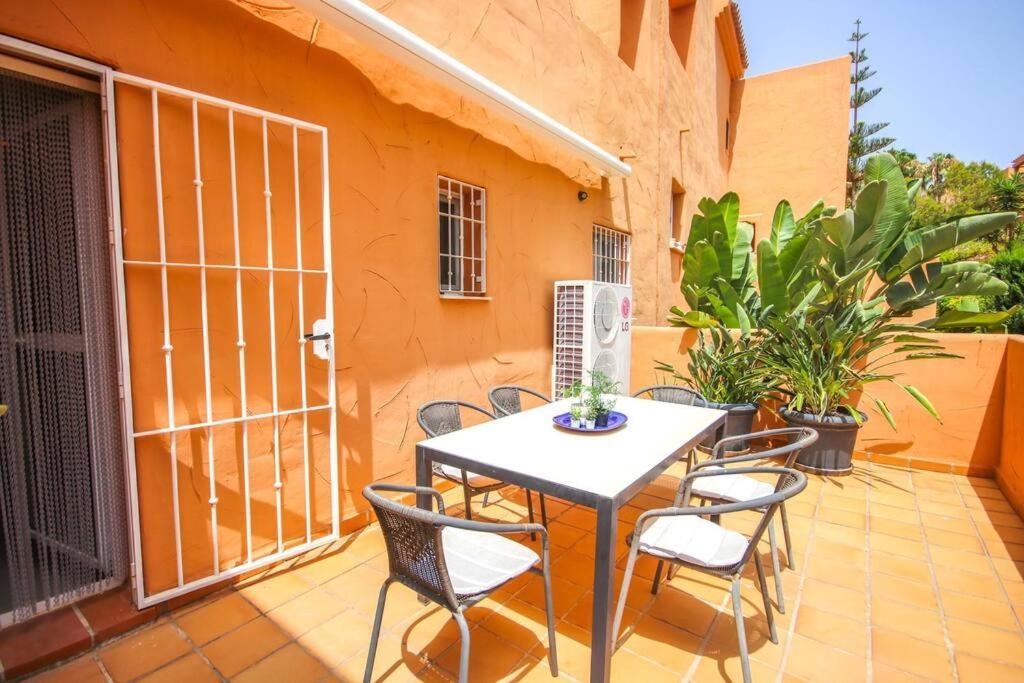 Lovely 2 Bedroom Apt Near Golf Los Lagos Elviria Marbella Exterior photo